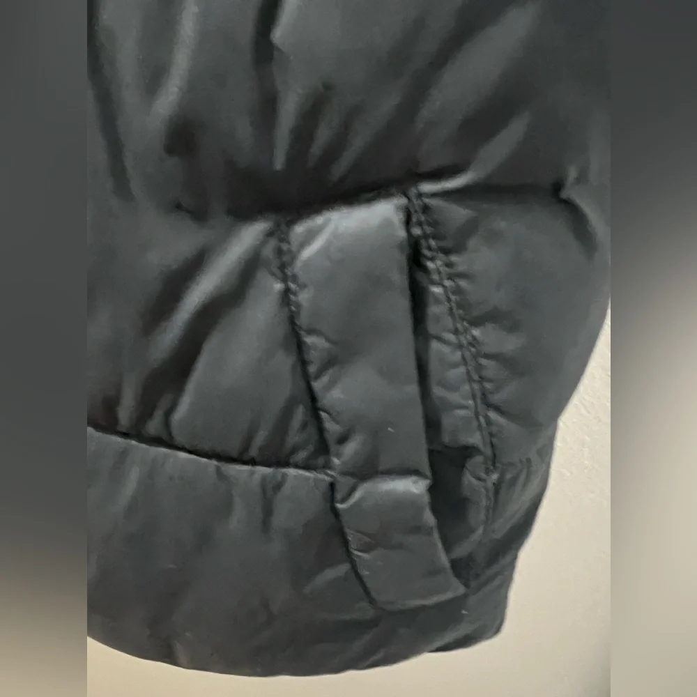 Boys vest‎ bundle. Size 6. Puffer vest and Sherpa vest. Old navy and carters.